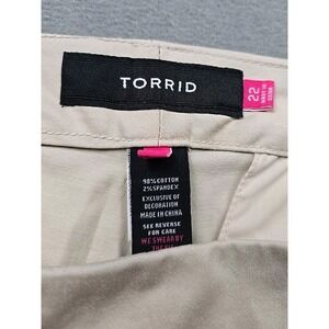 TORRID Shorts Womens Sz 22 Khaki Beige Cuffed Chino Casual Stretch High Rise